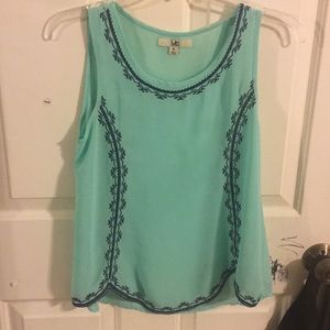 sleeveless shirt